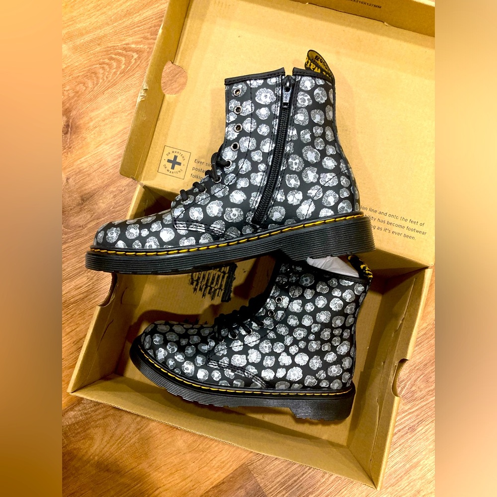 Dr. Martens Junior 1460 Black Metallic Grey Loud Leopard Hydro